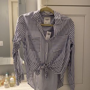 Abercrombie - NWT- Light boyfriend style waists tie striped blouse